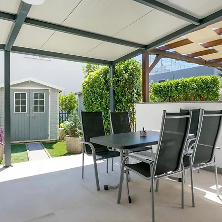 Apartmán With A Swimming Pool Podstrana, Split - 22897