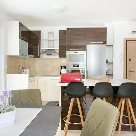 Apartmán With A Swimming Pool Podstrana, Split - 22897 Podstrana