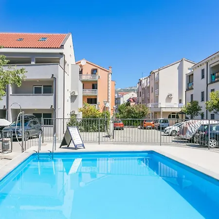 Apartmán With A Swimming Pool Podstrana, Split - 22897 *